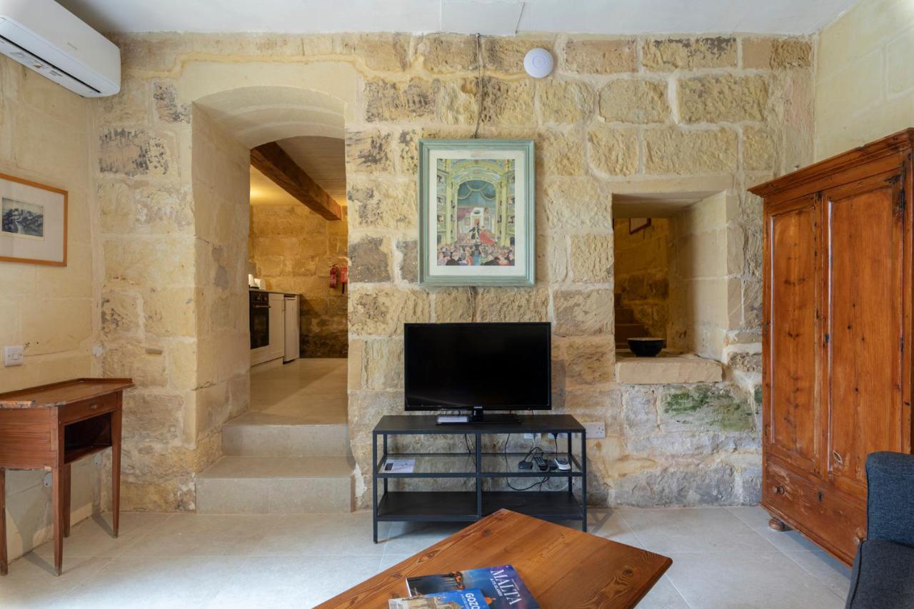 Razzett Villa *